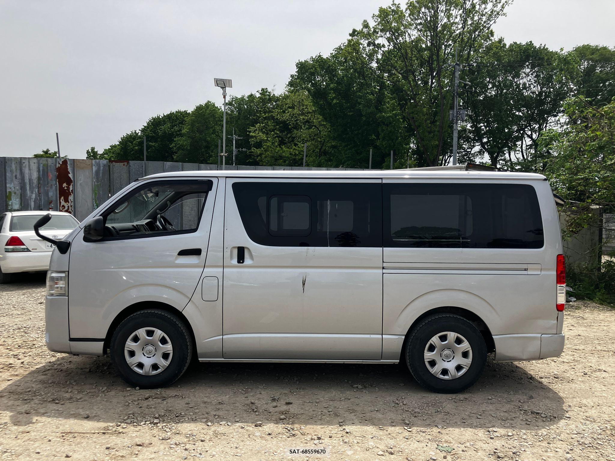 Toyota HIACE VAN 2017-03 258353-23