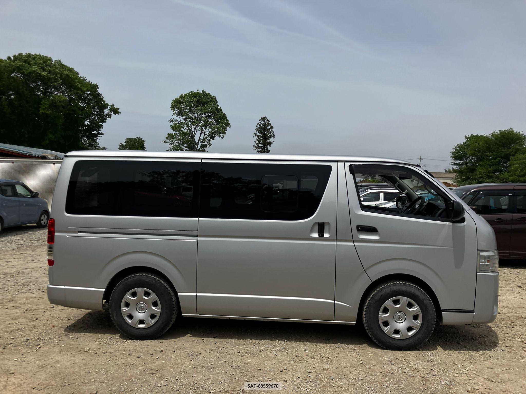 Toyota HIACE VAN 2017-03 258353-24