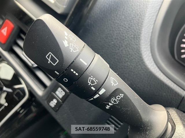 Toyota NOAH 2019-07 204963-13