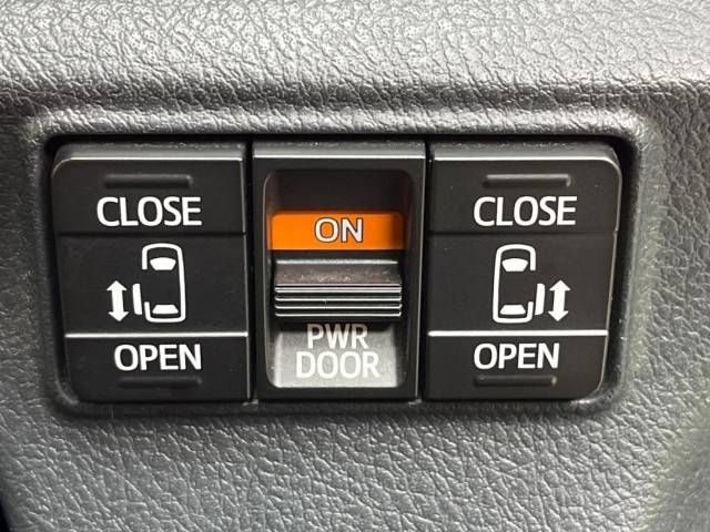 Toyota SIENTA 2018-03 10700-2