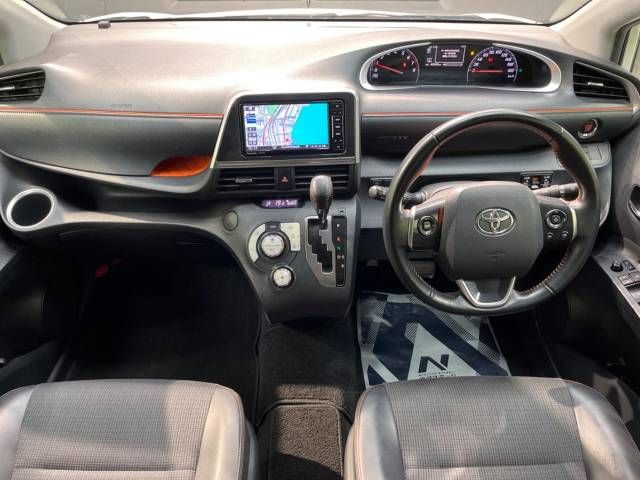 Toyota SIENTA 2018-03 10700-1