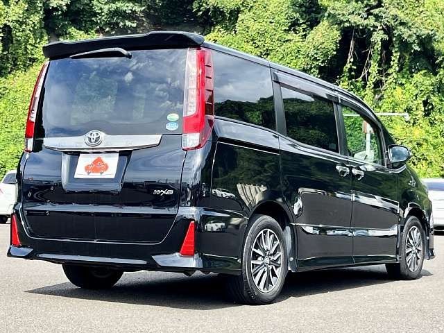 Toyota NOAH 2016-10 11779-2