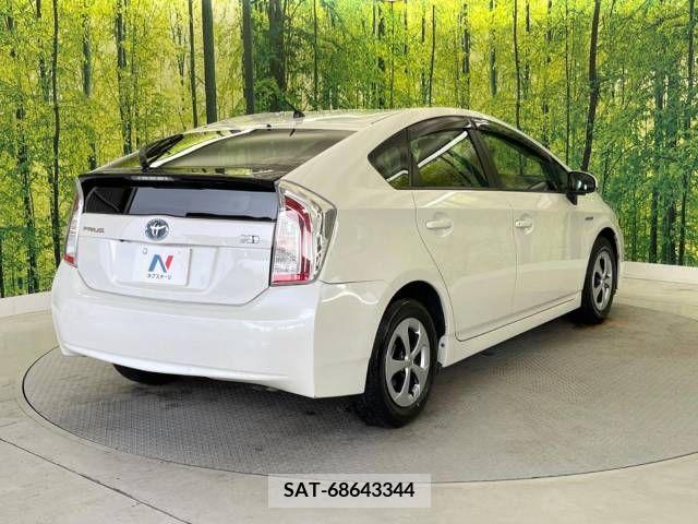 Toyota PRIUS 2014-10 322038-15