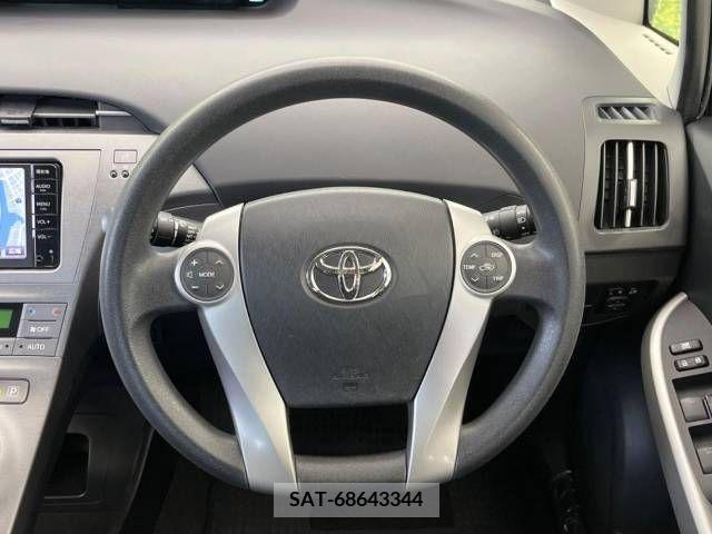Toyota PRIUS 2014-10 322038-9