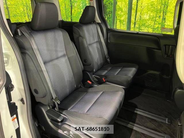 Toyota VOXY 2017-03 377510-9