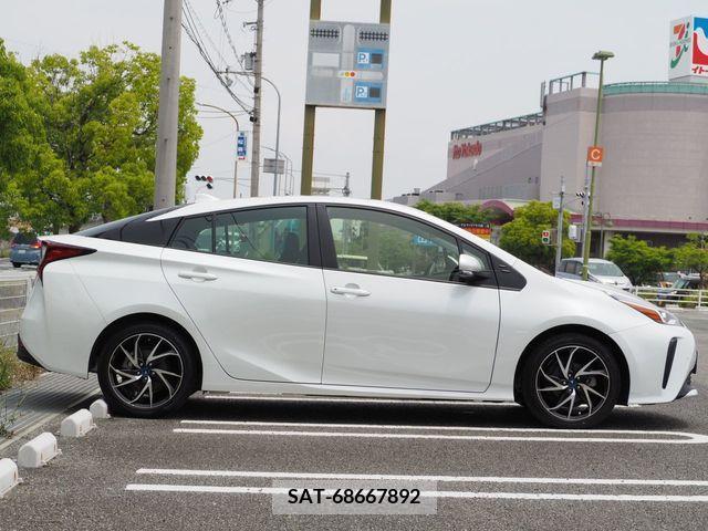 Toyota PRIUS 2022-04 282121-5