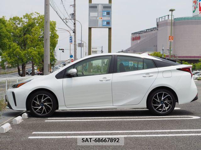 Toyota PRIUS 2022-04 282121-8