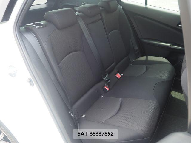 Toyota PRIUS 2022-04 282121-18