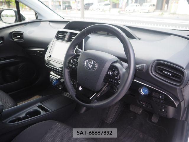 Toyota PRIUS 2022-04 282121-1