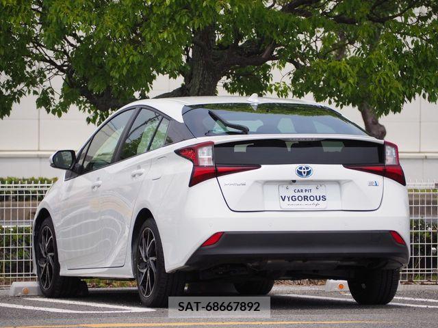 Toyota PRIUS 2022-04 282121-2