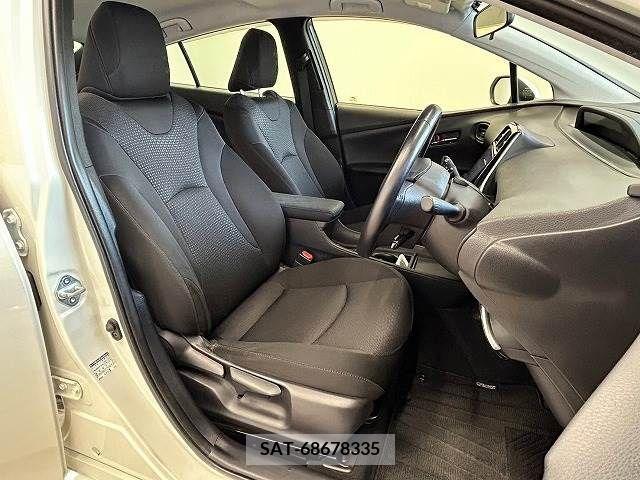 Toyota PRIUS 2019-11 282744-8