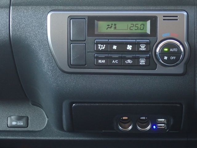 Toyota HIACE VAN 2016-06 22996-12
