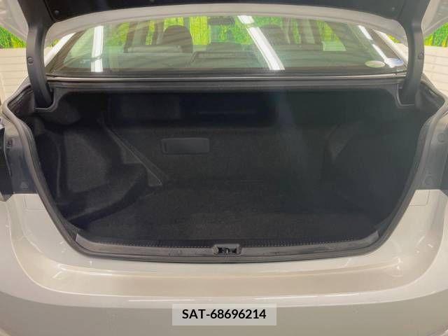 Lexus HS 2011-07 354072-10