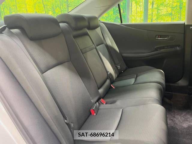 Lexus HS 2011-07 354072-9