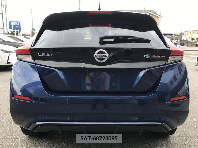 Nissan LEAF 2019-08 349999-6