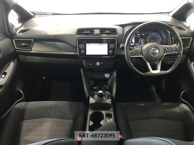 Nissan LEAF 2019-08 349999-1