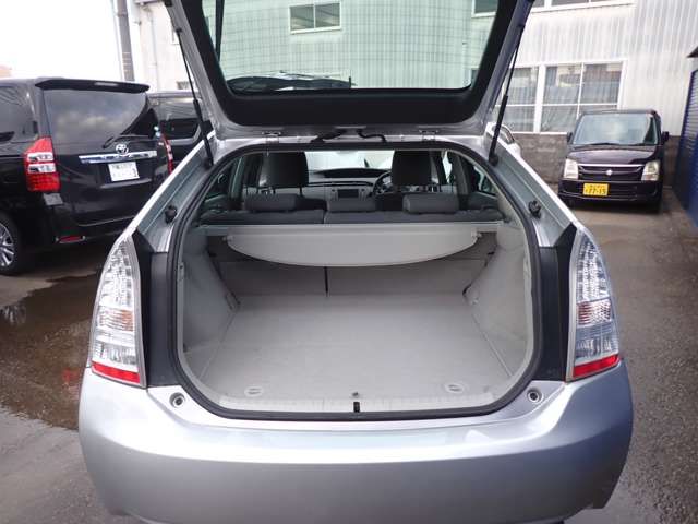 Toyota PRIUS 2010-04 989-5