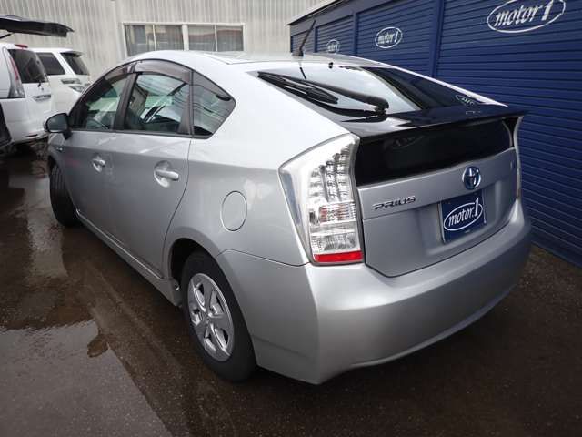 Toyota PRIUS 2010-04 989-4