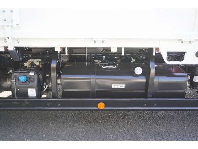 Mitsubishi CANTER 2023-08 23036-17
