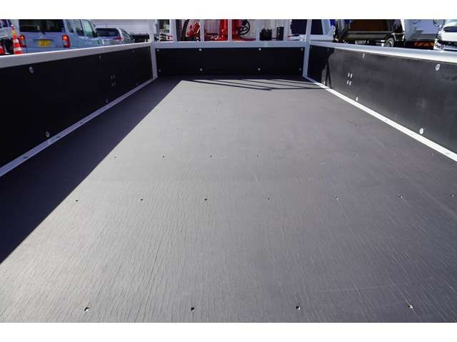 Mitsubishi CANTER 2023-08 23036-13