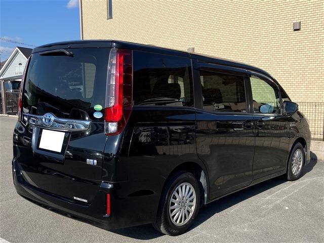 Toyota NOAH HYBRID 2014-03 193735-1