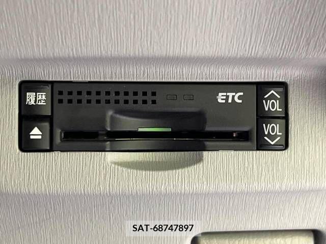 Toyota PRIUS 2011-10 385609-4