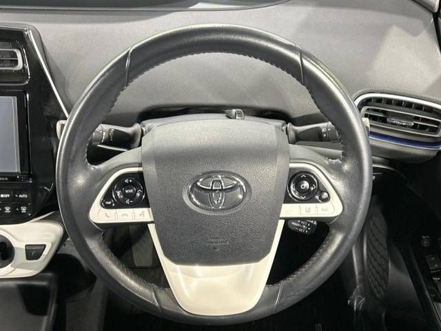 Toyota PRIUS 2016-02 191449-11