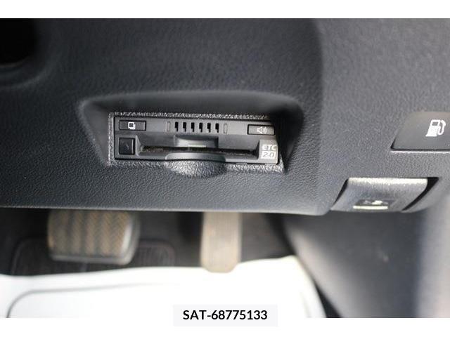 Toyota PRIUS 2019-07 228404-1