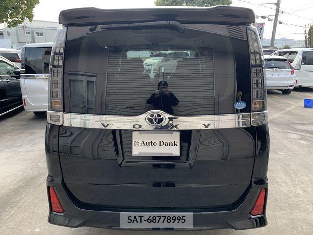 Toyota VOXY 2015-02 214355-20