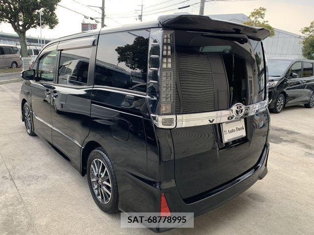 Toyota VOXY 2015-02 214355-1