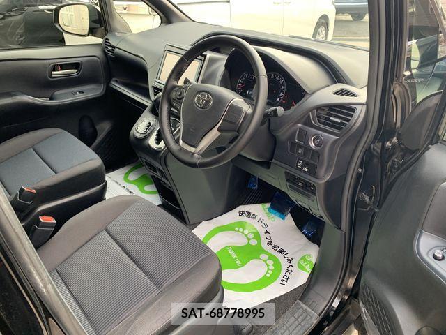Toyota VOXY 2015-02 214355-2