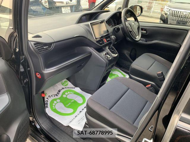Toyota VOXY 2015-02 214355-3