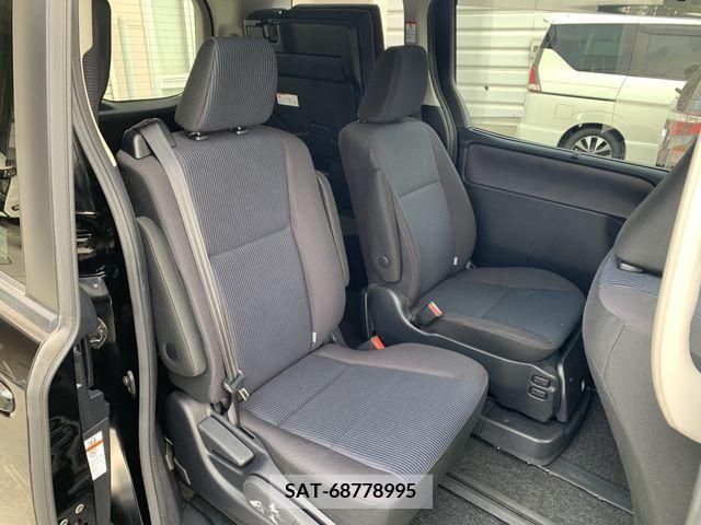 Toyota VOXY 2015-02 214355-4