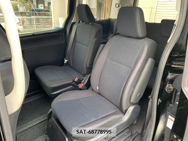 Toyota VOXY 2015-02 214355-5