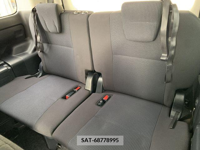 Toyota VOXY 2015-02 214355-6
