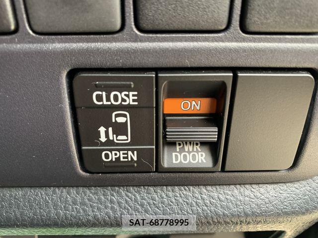 Toyota VOXY 2015-02 214355-15