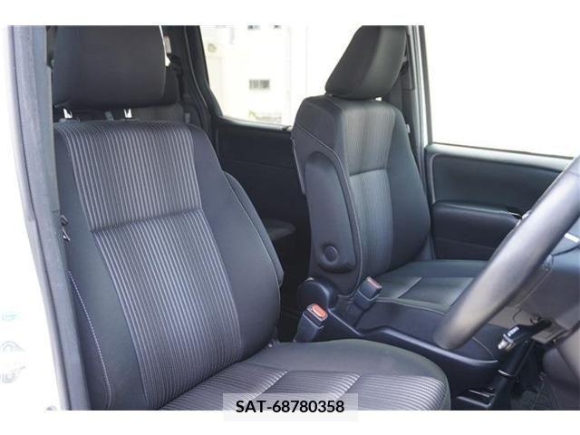 Toyota NOAH 2017-09 354971-12
