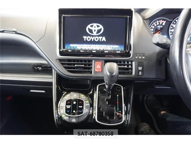 Toyota NOAH 2017-09 354971-7