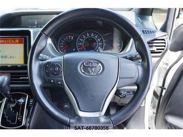 Toyota NOAH 2017-09 354971-6