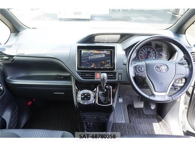 Toyota NOAH 2017-09 354971-5
