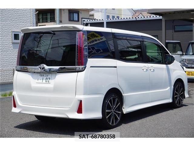Toyota NOAH 2017-09 354971-3