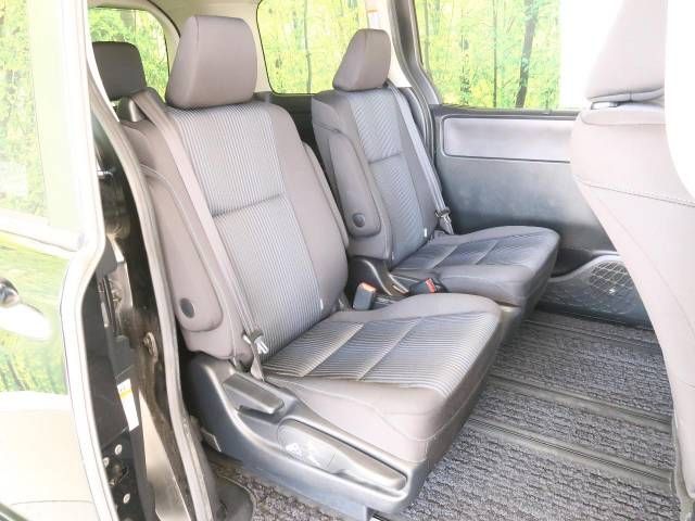 Toyota VOXY 2016-11 12941-9