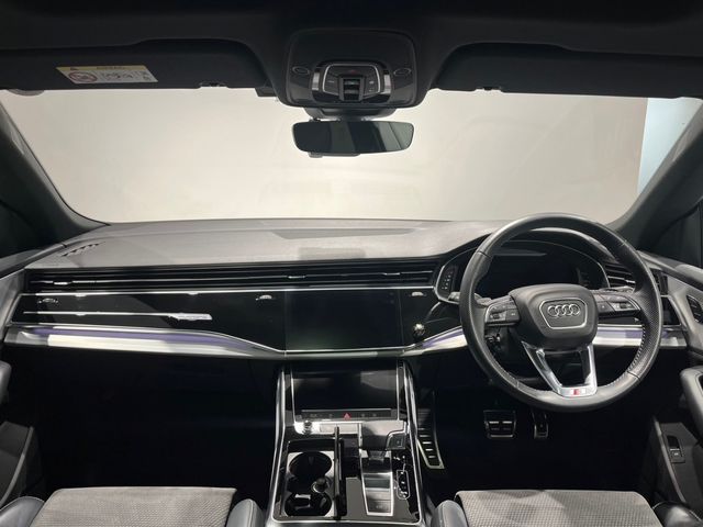 Audi Q8 2020-03 195813-1