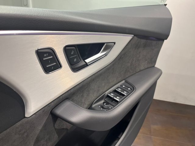 Audi Q8 2020-03 195813-28