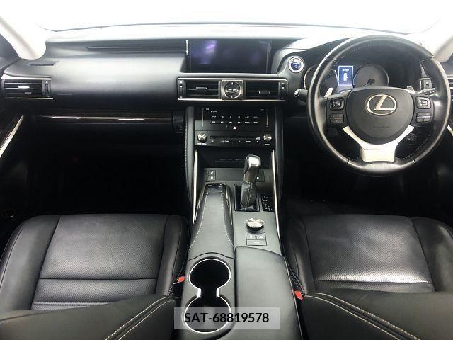 Lexus IS 2017-12 391851-1