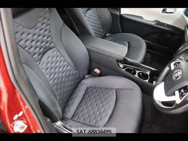 Toyota PRIUS PHV 2017-02 379459-10