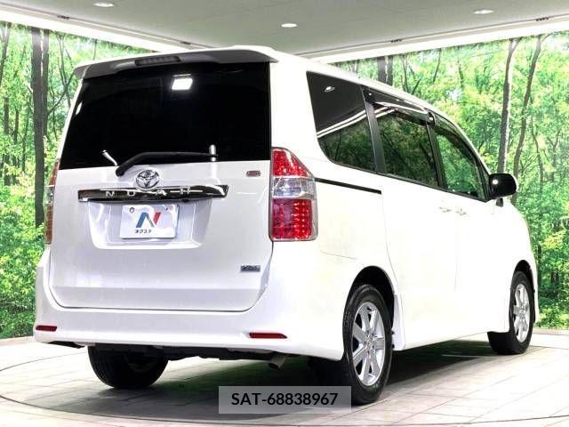 Toyota NOAH 2009-07 321301-17
