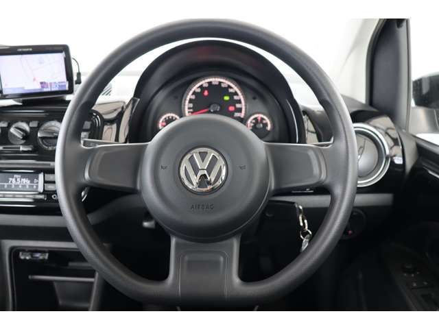 VolksWagen UP! 2014-08 183941-16