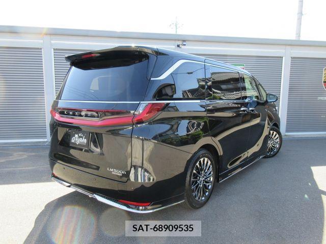 Lexus LM 2024-01 388168-11