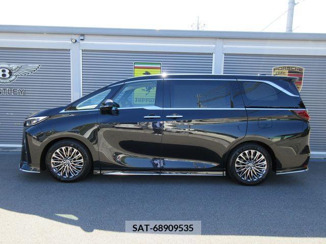 Lexus LM 2024-01 388168-8
